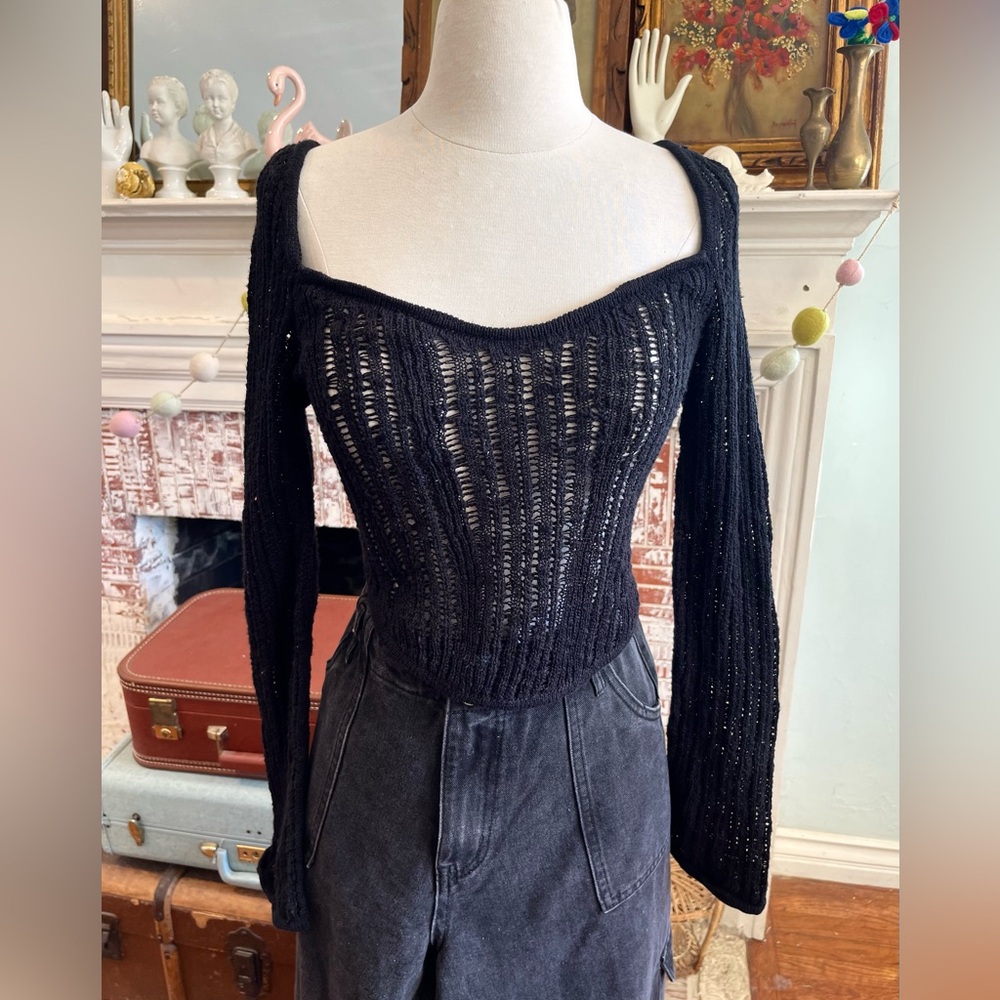Black cropped knit top